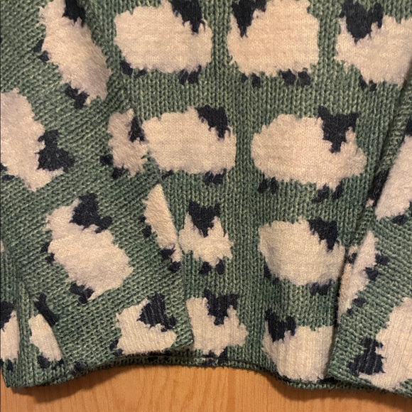 Green Sheep Pattern Sweater - Picture 3 of 7